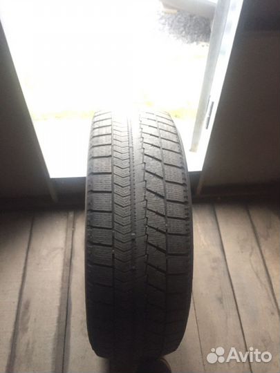 Bridgestone Blizzak VRX 225/60 R18 100S