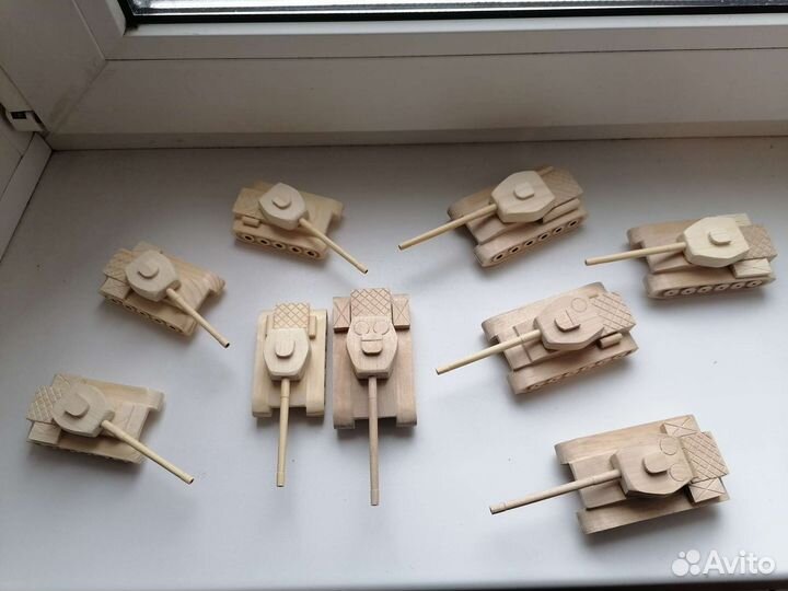 Игрушечные деревянные танки
