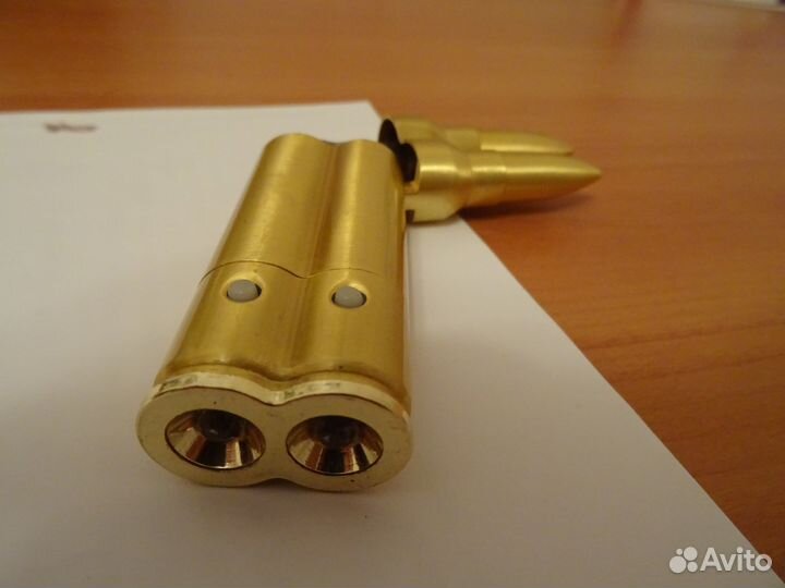 Зажигалка в форме патронов с портретом Сталина