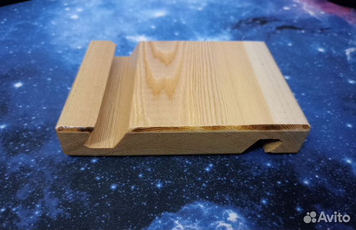 Подставка для телефона из дерева