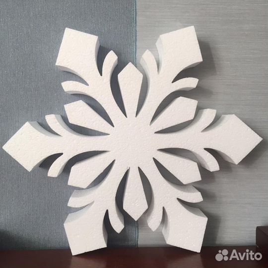 Снежинки из пенопласта