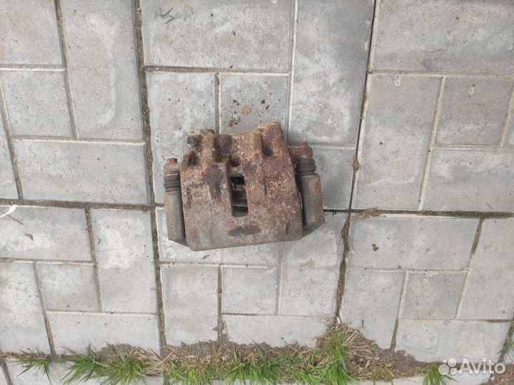 Тормозной суппорт передний левый Land Rover Range