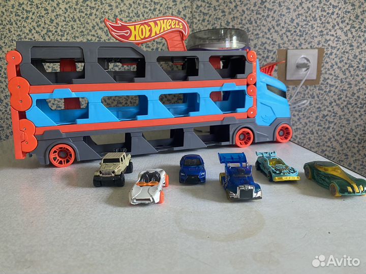 Грузовик-автотрек hot wheels