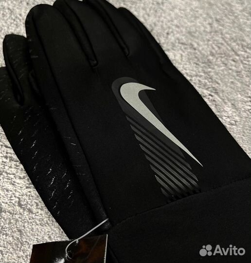 Перчатки Nike: стиль и тепло