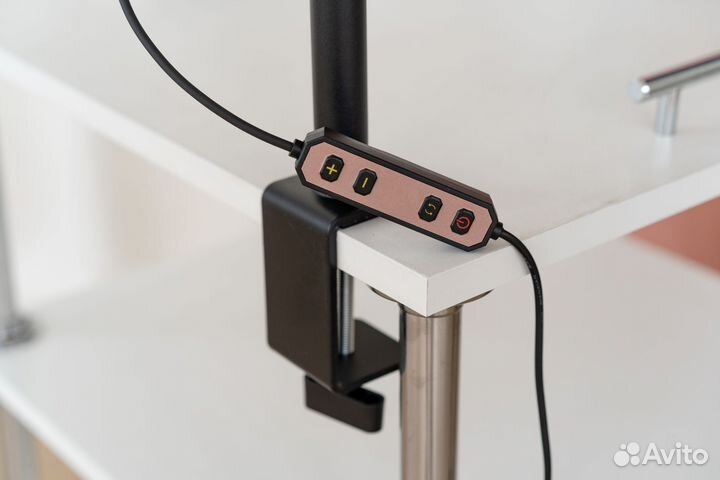 Бестеневая лампа на струбцине