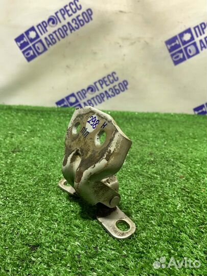 Петля двери задняя правая Kia Sorento внедорожник