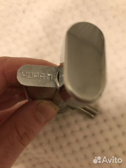 Личинка замка нора-м