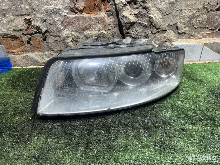 Фары передние Audi A4B6 комплект
