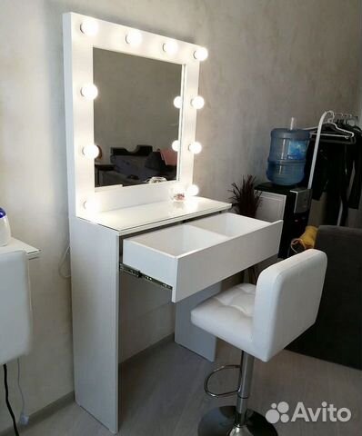 Гримерное зеркало бровиста визажиста