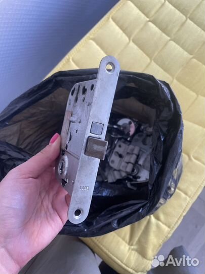 Замки и ручки для межкомнатной двери