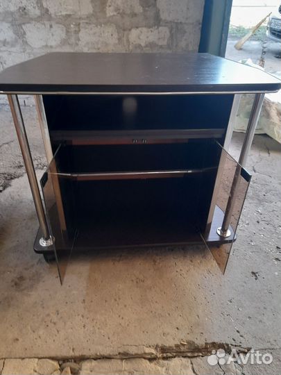 Стеклянная тумба под тв