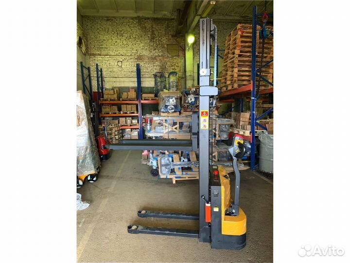 Штабелер самоходный