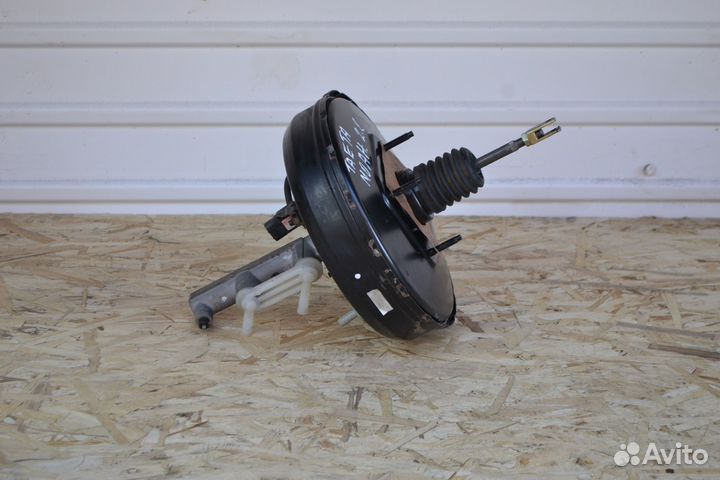 Тормозной вакуум Toyota Noah R60