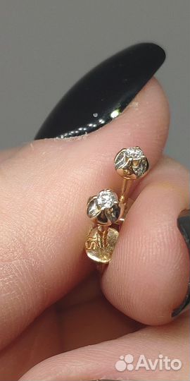 Золотые гвоздики пуссеты 585 с бриллиантами