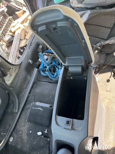 Подлокотник Renault Kangoo KW0Y K7M750 2012