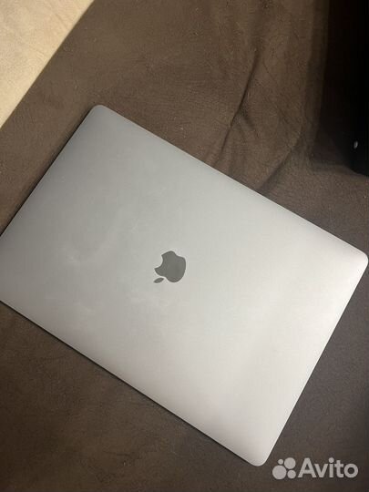 Apple MacBook pro 15 2018 i9/32/1tb