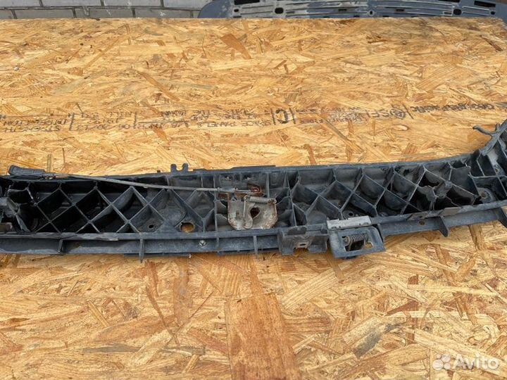 Панель передняя телевизор Megane 2