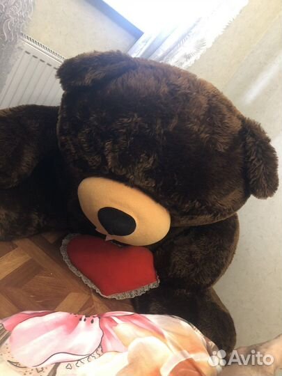 Огромный плюшевый медведь