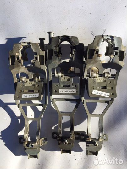 Porsche Cayenne кронштейн ручки двери 7L0839886