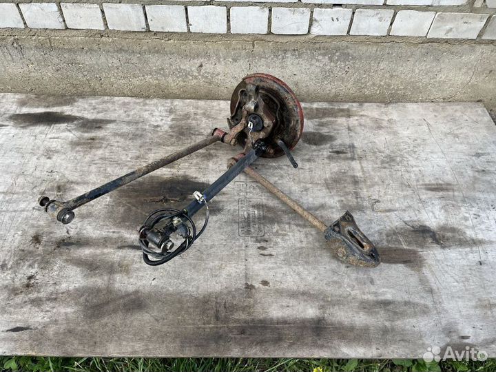 Поворотный кулак задний левый Chevrolet Lacetti