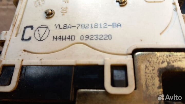 Праворульный Tribute замок передней правой двери