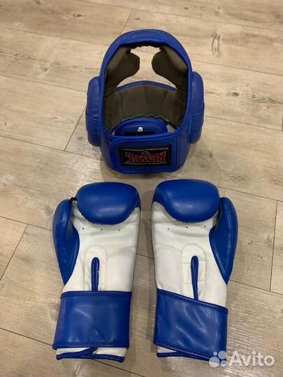 Боксерские перчатки детские 8 oz и шлем