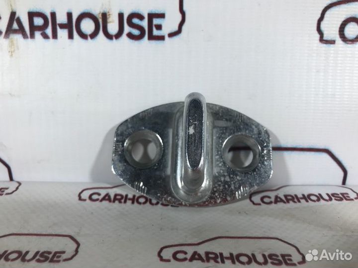 Ответная часть замка двери задняя правая