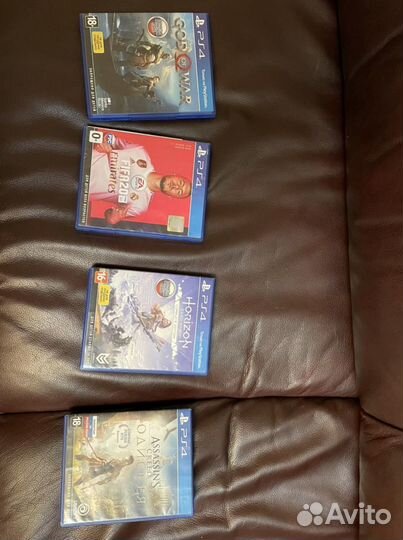 Продам ps 4 pro или обменяю на хороший скутер