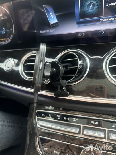 Держатель для телефона в машину с зарядкой