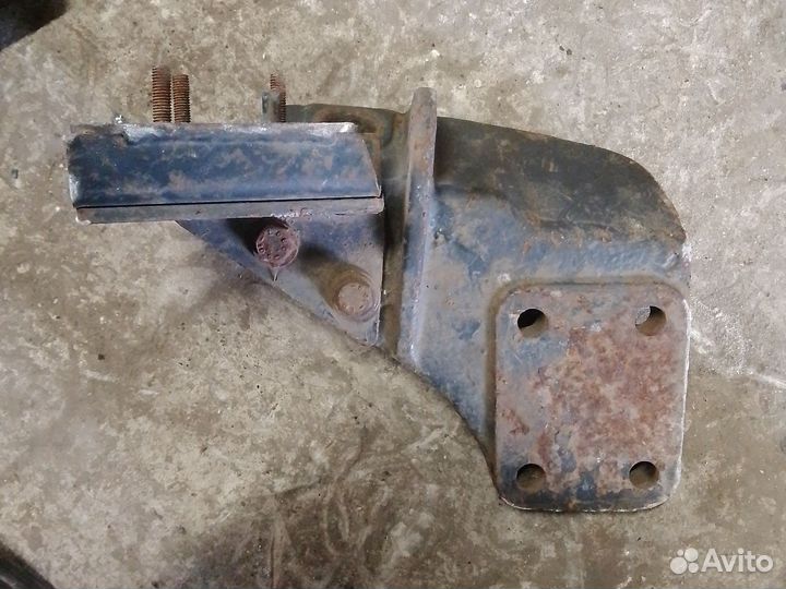 Кронштейн Рено 5600201516