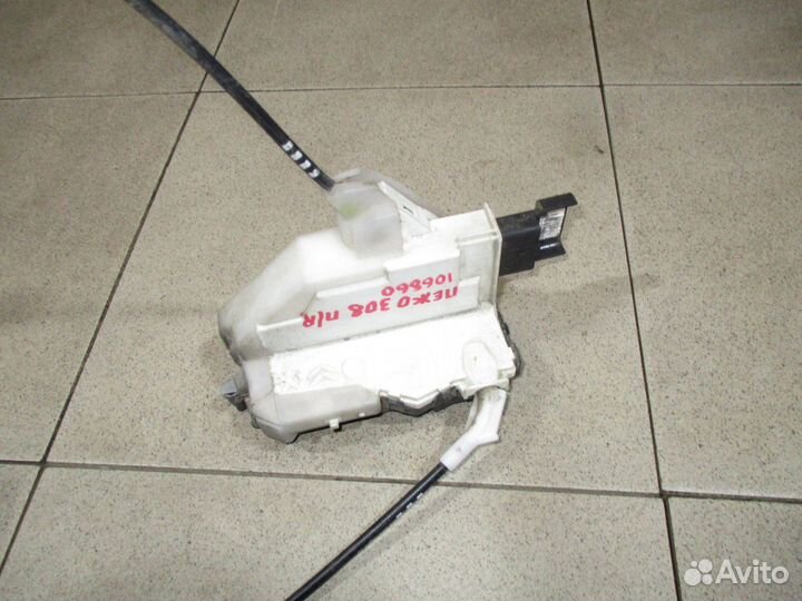 Замок двери передней правой Peugeot 308