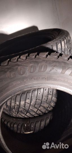 Goodyear Ultra Grip Ice Arctic 2 215/60 R16