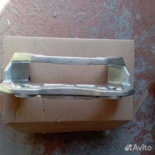 Скоба суппорта