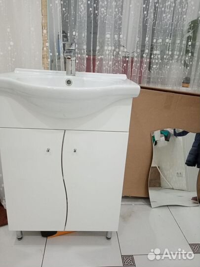 Раковина с тумбой и зеркалом бу