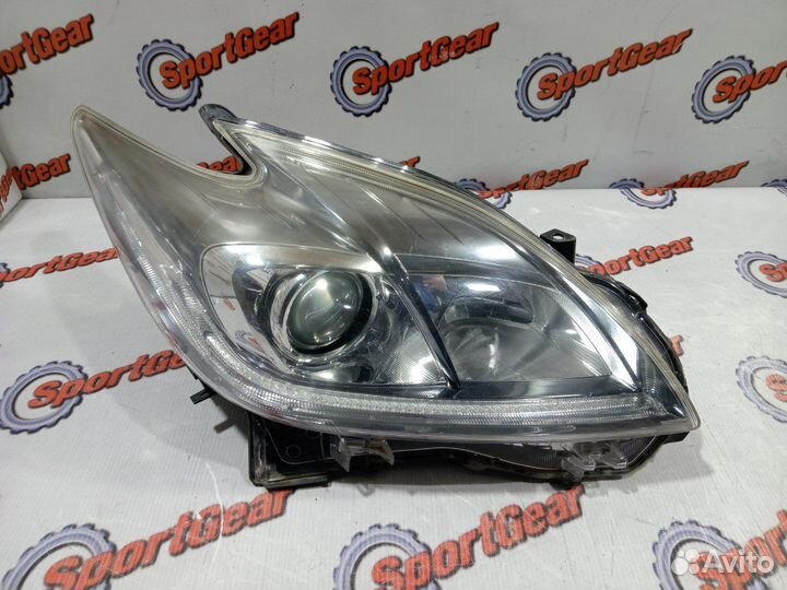 Фара правая передняя правая Toyota Prius ZVW30