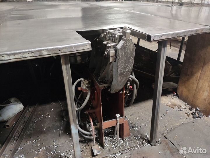 Станок приклёпки рамки к пружинам Боннель