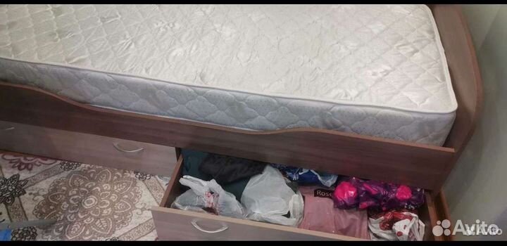 Кровать