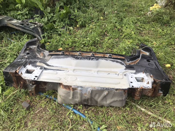 Задняя панель Ford Focus 1