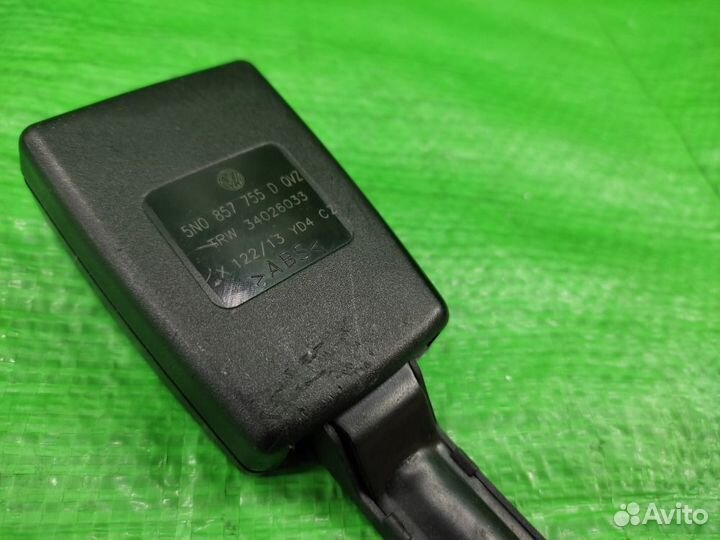 Замок ремня безопасности перед. Volkswagen Tiguan