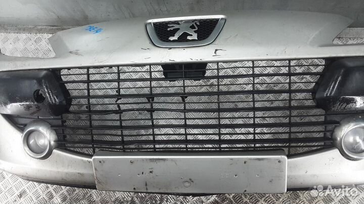 Бампер передний Peugeot 307