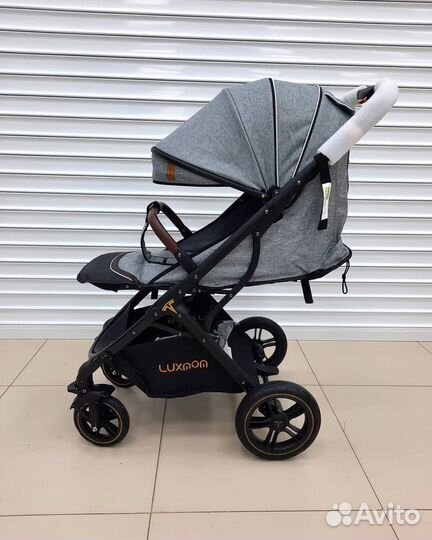 Коляска прогулочная Luxmom большие колеса