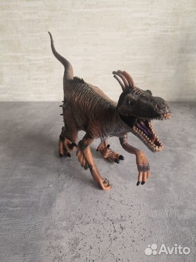 Фигурки динозавров