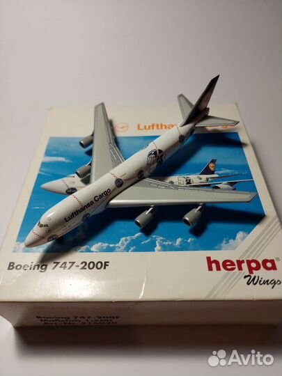 Модель самолета Lufthansa Cargo B 747F Herpa 1/500