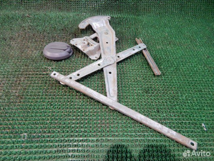 Стеклоподъемник задний правый Nissan Serena 1 C23M