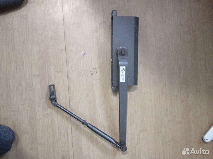 Доводчик дверной бу