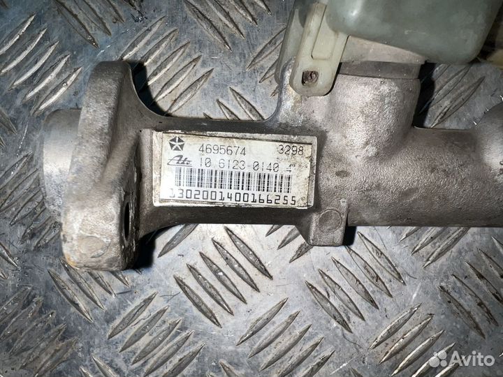 Главный тормозной цилиндр Chrysler Concorde 1994г