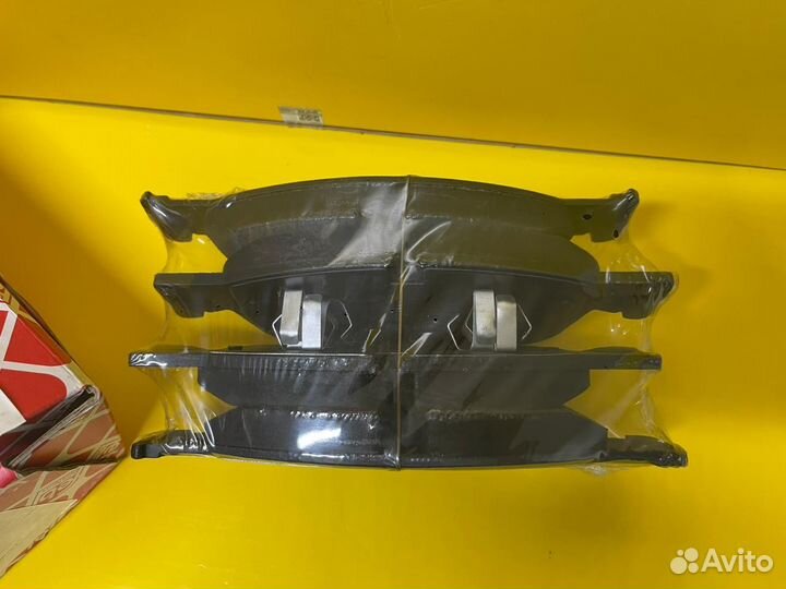 Колодки тормозные дисковые передние комплект