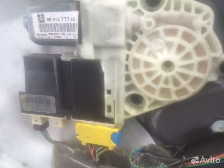 Моторчик стеклоподъемника передний левый для Ситро