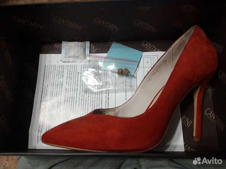 Продам женские красные замшевые туфли 36 размера