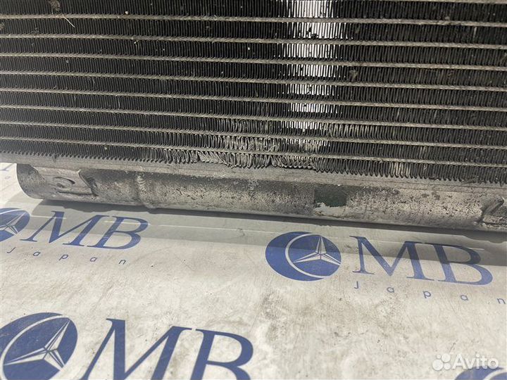 Радиатор кондиционера передний Mercedes-Benz